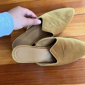 Le Monde Beryl mules in gold velvet (IT 38 / fits closer to US 7)